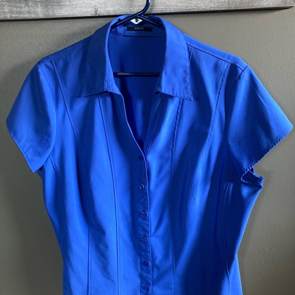 Tops - Womens button down figure flattering blouse